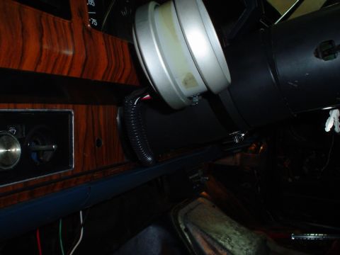 1984 Ford Bronco - An aftermarket gauge is attached to the steering column of a 1984 Ford Bronco's interior.