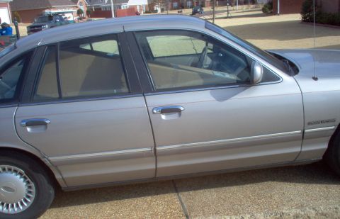 1994 Ford Crown Victoria - Will a '96 Bronco dash fit in a '94 Crown Vic? YES. But just barely... ;-) [url=https://www.supermotors.net/registry/media/276663] https://…