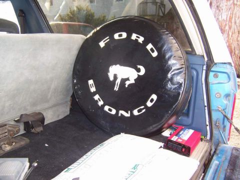 1983 Ford Bronco - Spare tire carrier. Small 750 watt inverter.