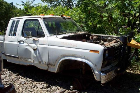 1983 Ford Bronco - This F250 gave up it's hood for the final round of body work on Rosie.