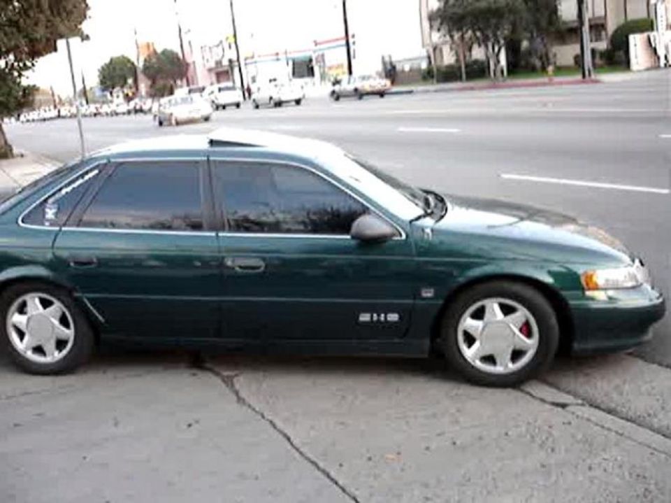Green 1993 Ford Taurus sedan, side view