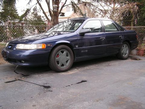 1993 Ford Taurus - This sedan has a distinctive body style that differs from the claimed 1993 model year.