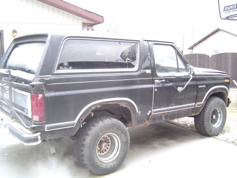 1995 Ford Bronco - Looks decent enough for some fender flare cut outs