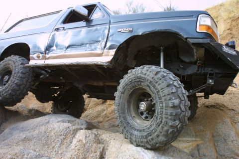 1994 Ford Bronco - This heavily modified Ford Bronco shows extensive damage to its body panels and is equipped for extreme off-roading.