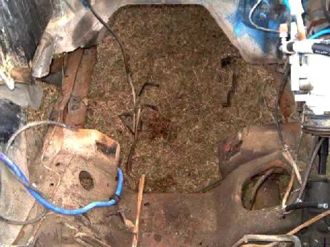 1984 Ford Bronco - front crossmember below motor, very dirty!!!