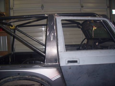 1988 Suzuki Samurai - The vehicle's interior shows a custom roll cage and modified door panels, with a "Supermotors.net" watermark visible.