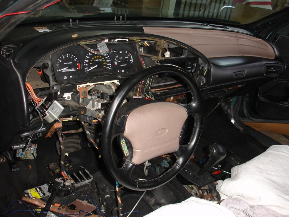 1993 Ford Taurus interior with dashboard disassembled