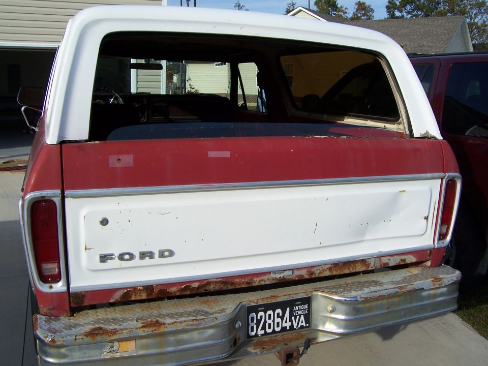 Notice the dented tailgate and the rust. I'll be fixing that soon.