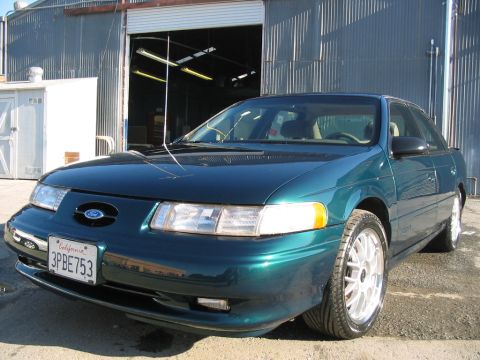 1995 Ford Taurus - This 1995 Ford Taurus sedan is shown from the front 3/4 angle.