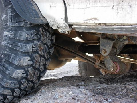 1987 Ford Bronco - the imfamous negitive arch on the front spring when stuffed