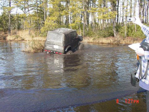 1995 Dodge 1500 - Off-road vehicle gets stuck while crossing a body of water.