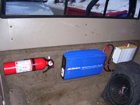 1990 Ford Ranger - Another view of amp/inverter under rear slider window.