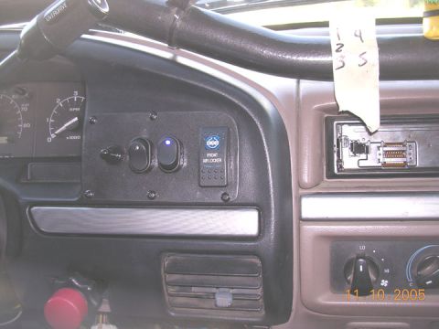 1994 Ford Bronco - I used lighted switches for the york and winch power so i wouldnt forget they were on and not drain the battery