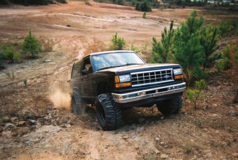 1990 Ford Bronco II - Crappy auto hubs broke. But still wheelin'