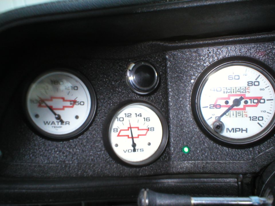 dashboard with water temp, volts, and mph gauges. Odometer shows 40151425