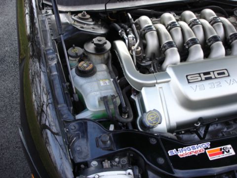 1998 Ford Taurus - Close-up of the engine bay in a 1998 Ford Taurus SHO, highlighting the V8 32V engine.