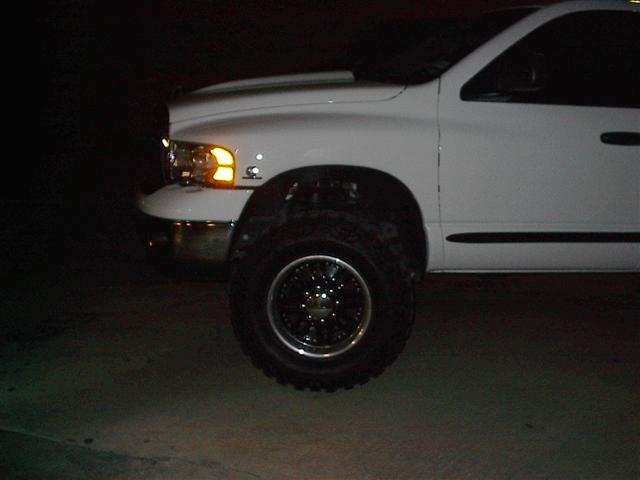 White 2001 Dodge 1500 pickup truck, 3q-front view