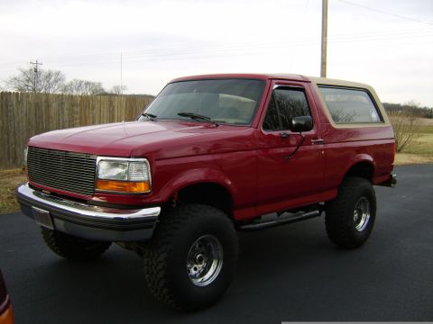 1989 Ford Bronco - This lifted 1989 Ford Bronco features a tan removable top and aggressive off-road tires.