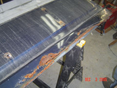 1993 Ford Bronco - rusty tailgate