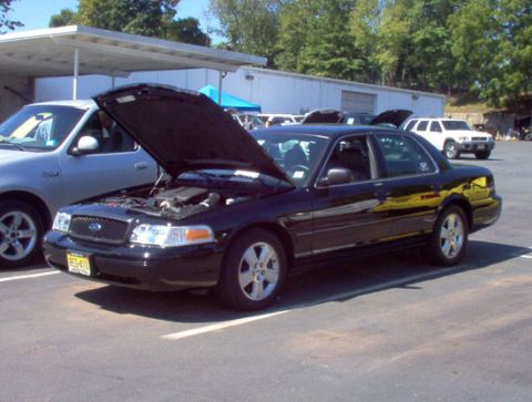 2004 Ford Crown Victoria photo