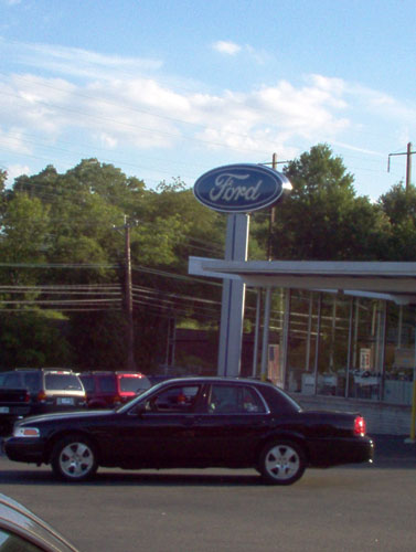 2004 Ford Crown Victoria photo