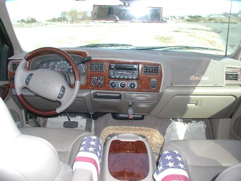 2000 Ford Excursion photo
