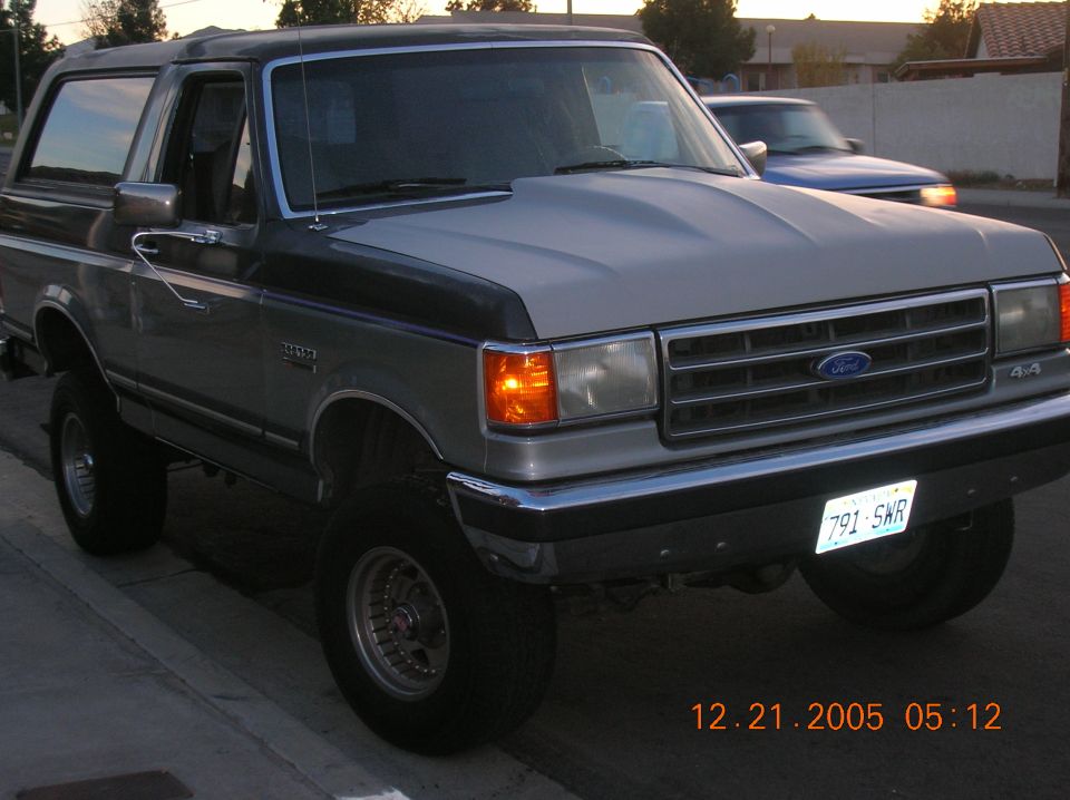 Two-tone gray 1987-91 Ford Bronco with chrome bumper and Colorado plate in a parking lot