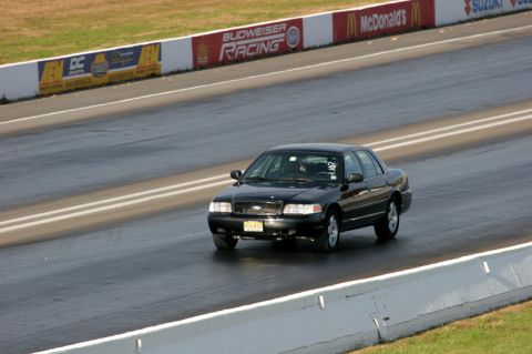 2004 Ford Crown Victoria photo