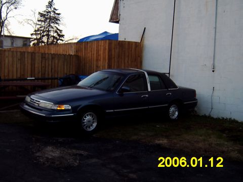 1997 Ford Crown Victoria photo
