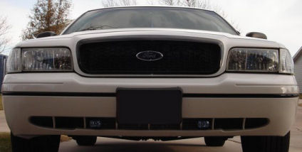 2000 Ford Crown Victoria - Front view of a white 2000 Ford Crown Victoria, its distinctive grille and headlights.