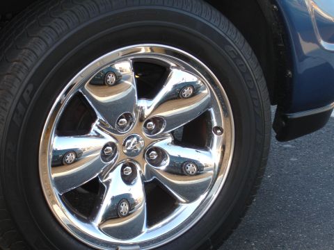 1993 Ford Taurus - Reflections in the chrome wheel show another vehicle, not a 1993 Ford Taurus.
