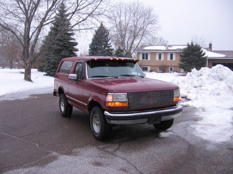 1993 Ford Bronco - parking lights on, and then started snowing out! We ended up getting over 4" that day!!