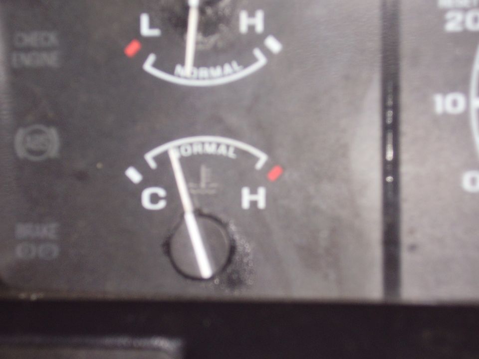 R&R'd the temp gauge, it works now!!!