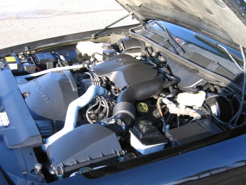 1991 Ford LTD Crown Victoria - The engine bay of a 1991 Ford Crown Victoria LTD, its V8 engine and associated components.