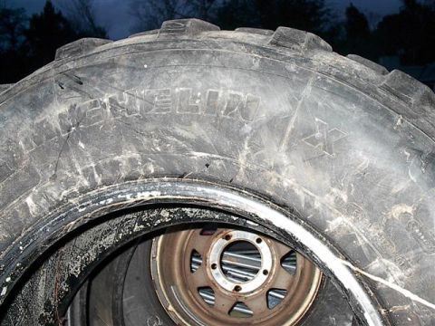 2001 Dodge 1500 - A tire and wheel assembly is shown in close-up detail.