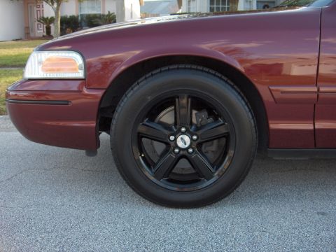 2004 Ford Crown Victoria photo