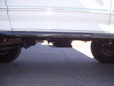 1993 Ford Bronco - The side profile of a 1993 Ford Bronco reveals its running board, suspension, and tire.