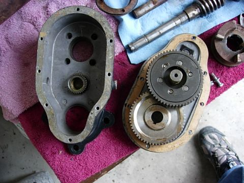 1987 Ford Bronco - shot of the transfer gears, you can also see the worm gear.