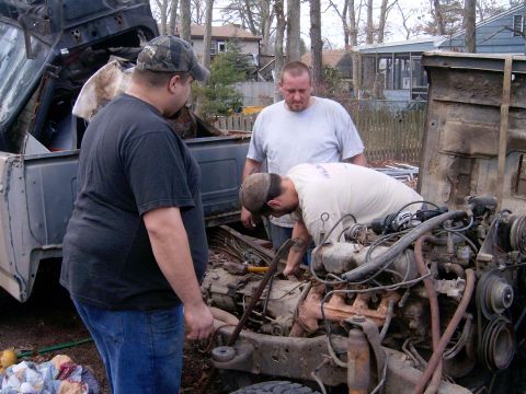 1986 Ford Sport - Joe Dirt removing parts that still worked from F250