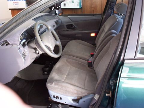 1995 Mercury Sable - Profile of the front seats.