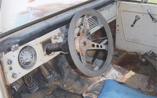 Check out that steering wheel, I think I'll save that.