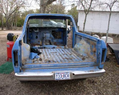 1978 Ford Bronco - Rear view of a 1978 Ford Bronco, with its bed stripped down. The license plate reads Y33-BCV.