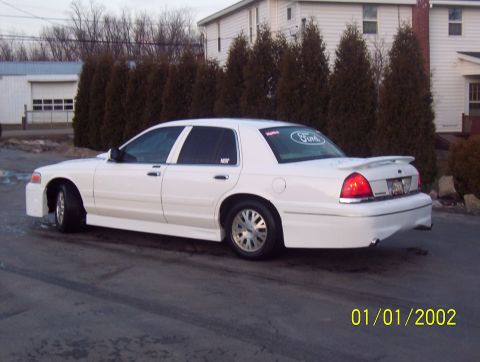 2004 Ford Crown Victoria photo