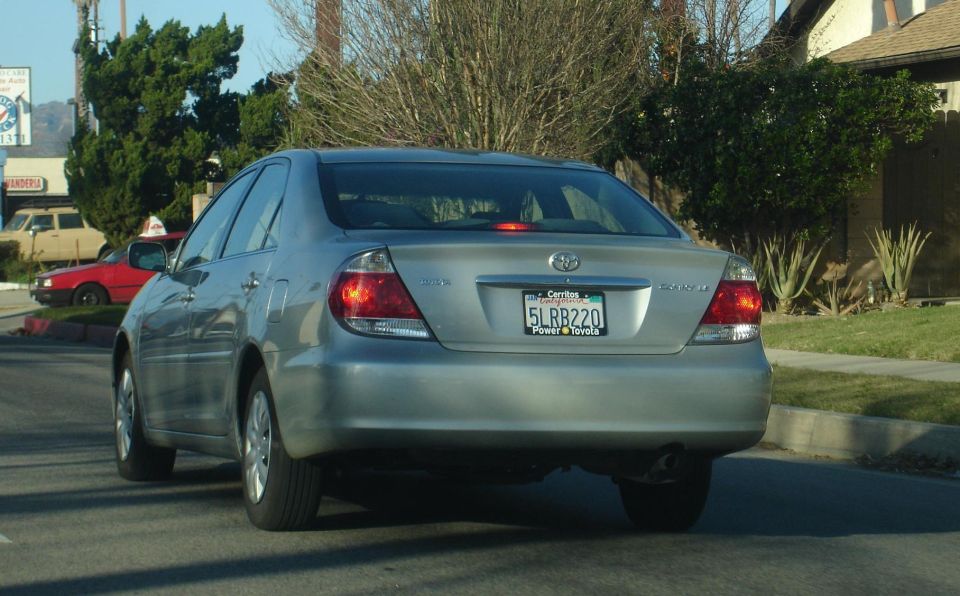 Silver sedan rear view, license plate 5LRB220
