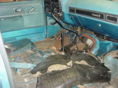 1987 Suzuki Samurai - Interior view of a truck with the carpet removed, showing the floor and transmission tunnel.