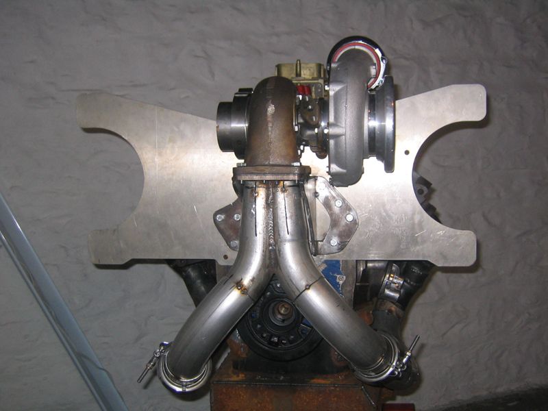 Turbocharger and exhaust manifold mounted on an engine block