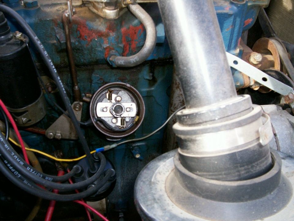 Shot of top of CJ2A distributor without backing/breaker plate