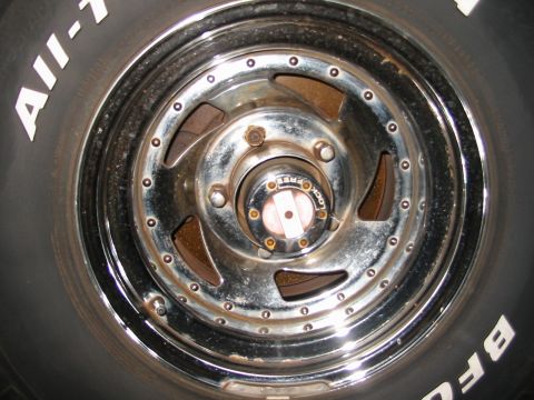 1988 Ford Bronco - 88 manual hub. It is not as bad as it looks. I have not driven it for 3 weeks and the rotor looks rusty.