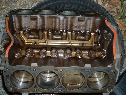 1985 Ford Bronco - Roller lifters and hold downs in the valley