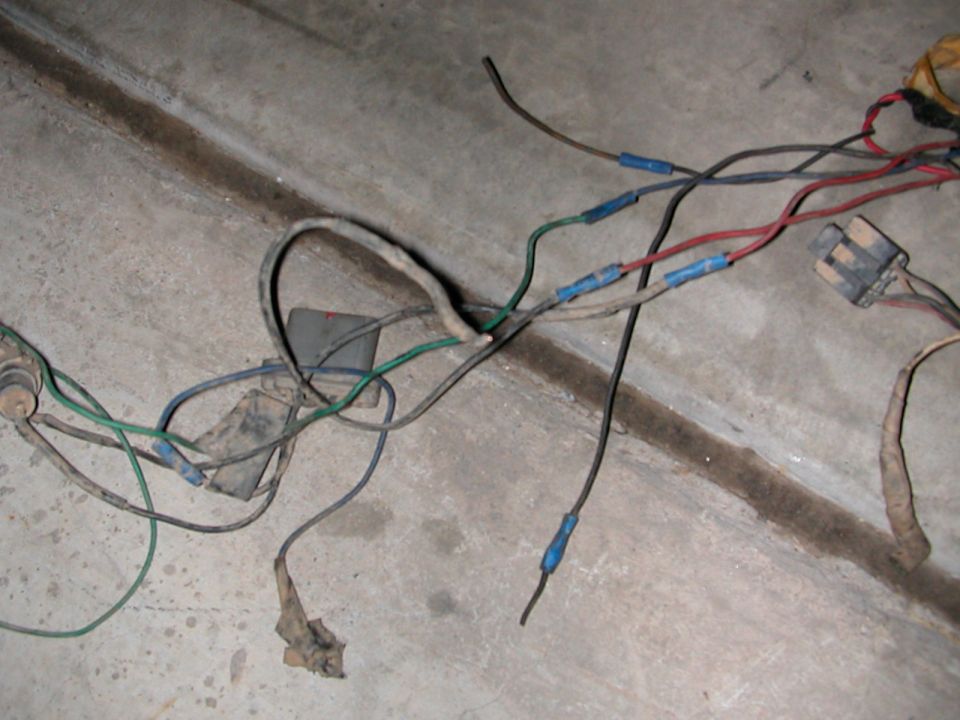 Wiring harness with blue connectors and red and green wires